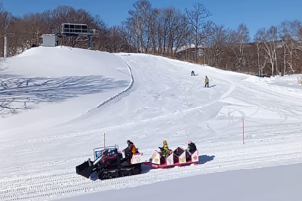 待望の雪！第1ロマンスリフト、キッズパークのスノーライナー運行開始！