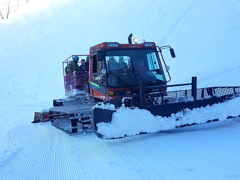 雪上車ツアー