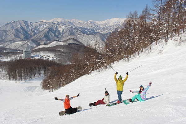 ＜スキー特集2024＞雪質も泉質も極上！パウダースノーと温泉、両方満喫できるスキー場