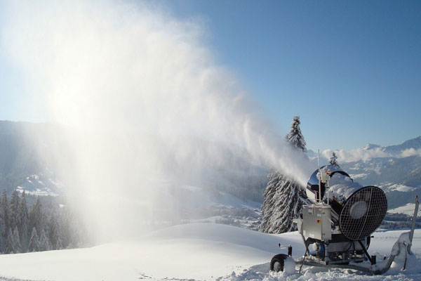 「人工降雪機」導入！